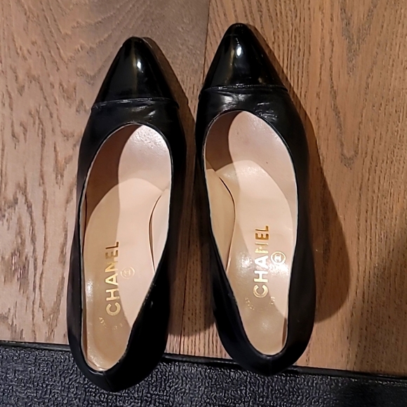 CHANEL Shoes - Chanel classic black pumps size 37.5